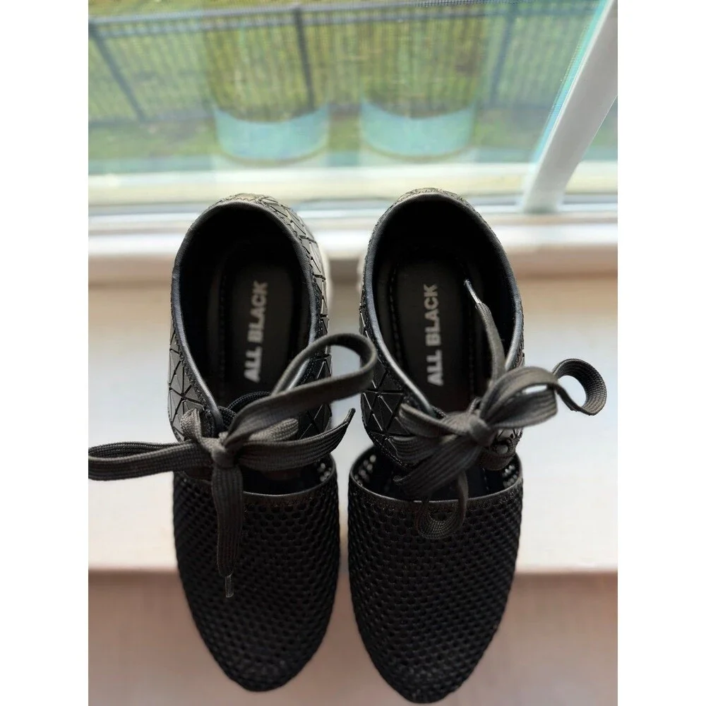 All Black Signature Amazing Mesh Black Fashion Breathable Sneakers Size 38 EUC